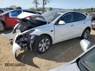 2024 Tesla Model Y Long Range with VIN 7SAYGDEE0RF081948, listed as a Copart auction lot 52612805 with 12,099 mi miles and Salvage Title. Bid and sale history available at DreamBid. Image 1.