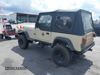 1995 Jeep Wrangler S z VIN 1J4FY19P7SP242989, wystawiony jako IAAI lot #42241996 z przebiegiem 203 520 mil mil oraz . Historia ofert i sprzedaży dostępna na DreamBid. Obrazek 3.