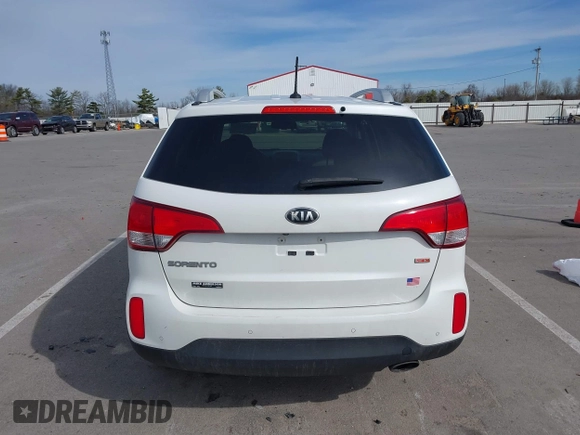 2014 Kia Sorento LX with VIN 5XYKTCA63EG545549, listed as a IAAI auction lot 41841324 with 173,813 mi miles and . Bid and sale history available at carsss.com. Image 16.