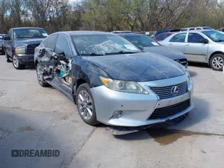 2013 Lexus ES 300h Hybrid with VIN JTHBW1GG7D2007679, listed as a IAAI auction lot 41825413 with 193,654 mi miles. Bid and sale history available at carsss.com. Image 1.
