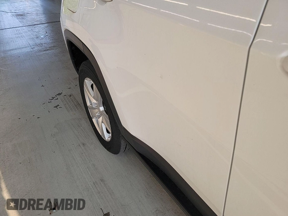 2022 Jeep Compass Latitude with VIN 3C4NJDBB1NT205930, listed as a IAAI auction lot 42801149 with 11,098 mi miles and . Bid and sale history available at DreamBid. Image 28.