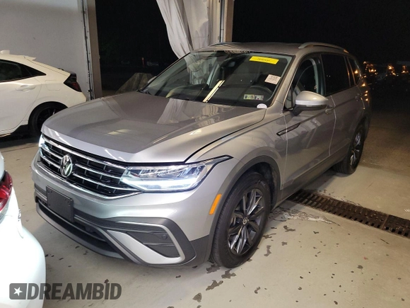 2023 Volkswagen Tiguan SE z VIN 3VV2B7AX8PM058650, wystawiony jako IAAI lot #42801702 z przebiegiem 39 472 mil mil oraz . Historia ofert i sprzedaży dostępna na DreamBid. Obrazek 18.