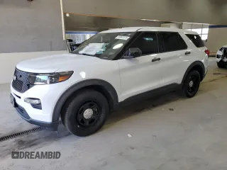 2022 Ford Police Interceptor Utility z VIN 1FM5K8AB7NGC21474, wystawiony jako Copart lot #50957015 z przebiegiem 19 705 mil mil oraz Szkody całkowita. Historia ofert i sprzedaży dostępna na DreamBid. Obrazek 1.