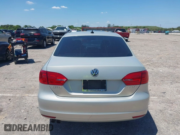 2011 Volkswagen Jetta Sedan SE w/Convenience & Sunroof with VIN 3VWDX7AJ9BM316541, listed as a IAAI auction lot 42037920 with 83,658 mi miles. Bid and sale history available at carsss.com. Image 16.