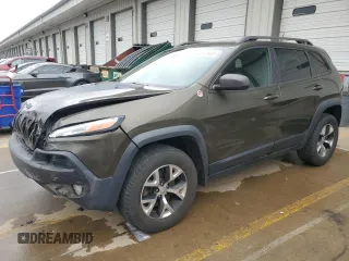 2015 Jeep Cherokee Trailhawk z VIN 1C4PJMBSXFW588030, wystawiony jako Copart lot #55057635 z przebiegiem 116 209 mil mil oraz Szkoda całkowita • Salvage title. Historia ofert i sprzedaży dostępna na DreamBid. Obrazek 1.