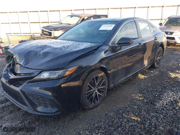 2021 Toyota Camry SE Nightshade with VIN 4T1G11AKXMU404242, listed as a IAAI auction lot 41444006 with 60,475 mi miles. Bid and sale history available at carsss.com. Image 2.