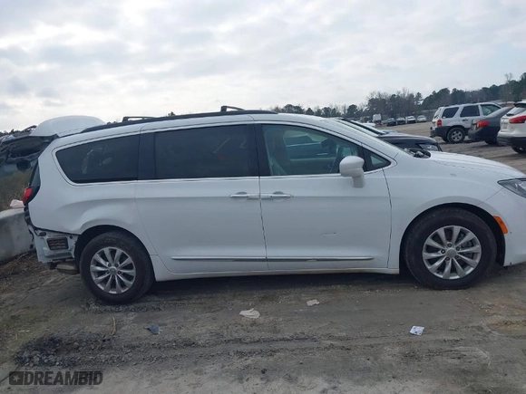 2017 Chrysler Pacifica Touring-L with VIN 2C4RC1BG6HR542218, listed as a IAAI auction lot 41519482 with NaN miles. Bid and sale history available at carsss.com. Image 13.