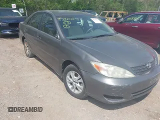 2004 Toyota Camry LE with VIN 4T1BF30K44U585427, listed as a IAAI auction lot 42102813 with 165,080 mi miles. Bid and sale history available at carsss.com. Image 1.