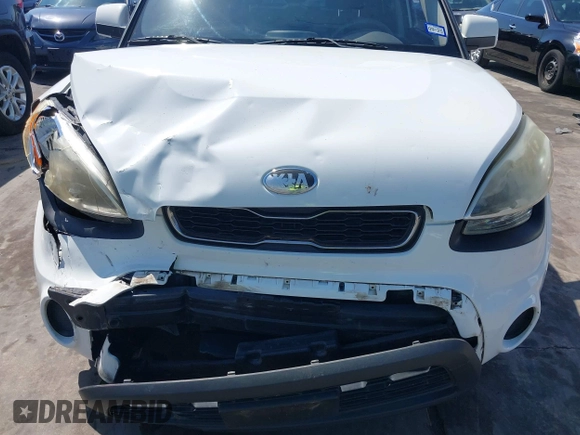 2013 Kia Soul with VIN KNDJT2A52D7568507, listed as a IAAI auction lot 41782739 with 119,285 mi miles. Bid and sale history available at carsss.com. Image 6.