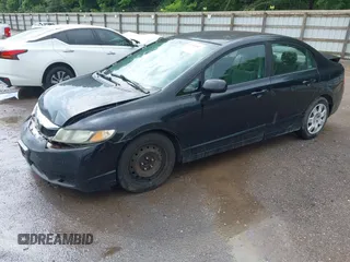 2009 Honda Civic LX z VIN 1HGFA16599L005064, wystawiony jako IAAI lot #42395387 z przebiegiem 297 398 mil mil oraz . Historia ofert i sprzedaży dostępna na DreamBid. Obrazek 2.