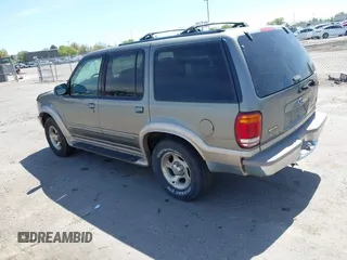 2001 Ford Explorer Eddie Bauer с VIN 1FMDU84PX1ZA53129, выставлен на аукционе IAAI как лот 42096784 с пробегом 283 962 миль миль и . История ставок и продаж доступна на DreamBid. Изображение 3.