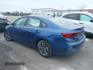 2024 Kia Forte LXS z VIN 3KPF24AD9RE822457, wystawiony jako IAAI lot #41235294 z przebiegiem 5 612 mil mil oraz . Historia ofert i sprzedaży dostępna na DreamBid. Obrazek 3.