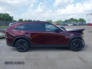 2025 Mazda CX-90 Premium Sport z VIN JM3KKCHA8S1201473, wystawiony jako IAAI lot #41954516 z przebiegiem 2 555 mil mil oraz . Historia ofert i sprzedaży dostępna na DreamBid. Obrazek 13.