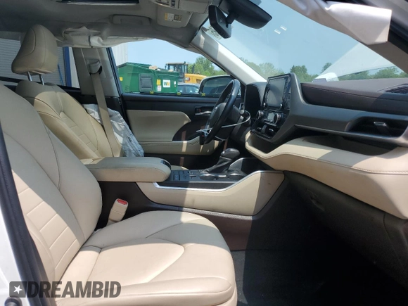 2022 Toyota Highlander XLE with VIN 5TDGZRBH1NS164177, listed as a Copart auction lot 58965595 with 72,284 mi miles and Salvage title. Bid and sale history available at DreamBid. Image 7.