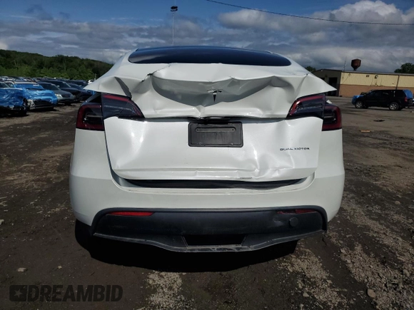 2024 Tesla Model Y Long Range с VIN 7SAYGDEE1RF201627, выставлен на аукционе Copart как лот 60631195 с пробегом 14 356 миль миль и Списание • Salvage title. История ставок и продаж доступна на DreamBid. Изображение 6.