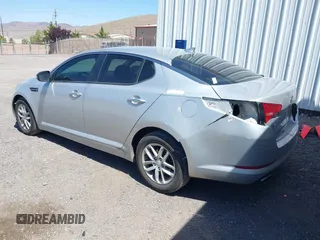 2012 Kia Optima LX z VIN 5XXGM4A77CG055280, wystawiony jako IAAI lot #42360110 z przebiegiem 151 519 mil mil oraz . Historia ofert i sprzedaży dostępna na DreamBid. Obrazek 3.