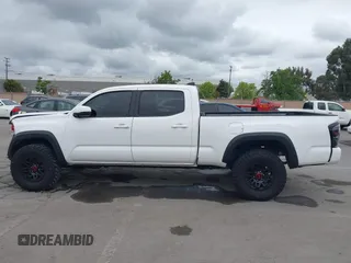 2021 Toyota Tacoma SR5 z VIN 3TMDZ5BN2MM100245, wystawiony jako IAAI lot #42078914 z przebiegiem 58 153 mil mil oraz . Historia ofert i sprzedaży dostępna na DreamBid. Obrazek 15.