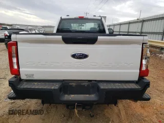 2024 Ford F-250 XL z VIN 1FTBF2AA3RED12078, wystawiony jako Copart lot #76826684 z przebiegiem Nie podano mil oraz Szkoda całkowita • Salvage title. Historia ofert i sprzedaży dostępna na DreamBid. Obrazek 10.
