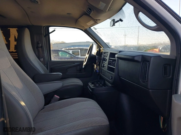 2012 Chevrolet Express Passenger 1LT with VIN 1GAZG1FG9C1139757, listed as a IAAI auction lot 41578074 with 62,563 mi miles. Bid and sale history available at carsss.com. Image 5.