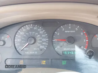 2000 Ford Mustang GT z VIN 1FAFP45X2YF186187, wystawiony jako IAAI lot #41467944 z przebiegiem 163 463 mil mil oraz . Historia ofert i sprzedaży dostępna na DreamBid. Obrazek 7.