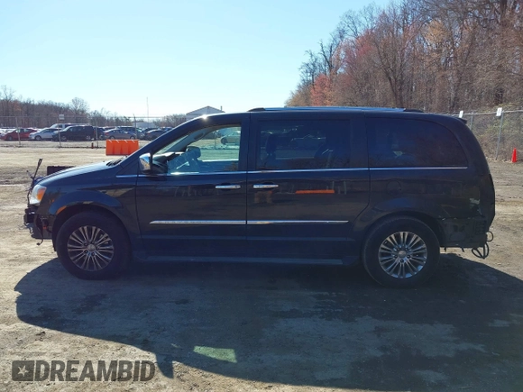 2016 Chrysler Town & Country Limited Platinum with VIN 2C4RC1GG8GR215892, listed as a IAAI auction lot 41779400 with 156,678 mi miles. Bid and sale history available at carsss.com. Image 14.