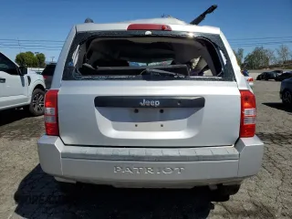 2009 Jeep Patriot Sport z VIN 1J4FT28A59D167643, wystawiony jako Copart lot #49856125 z przebiegiem 186 838 mil mil oraz Szkoda całkowita • Salvage title. Historia ofert i sprzedaży dostępna na DreamBid. Obrazek 6.