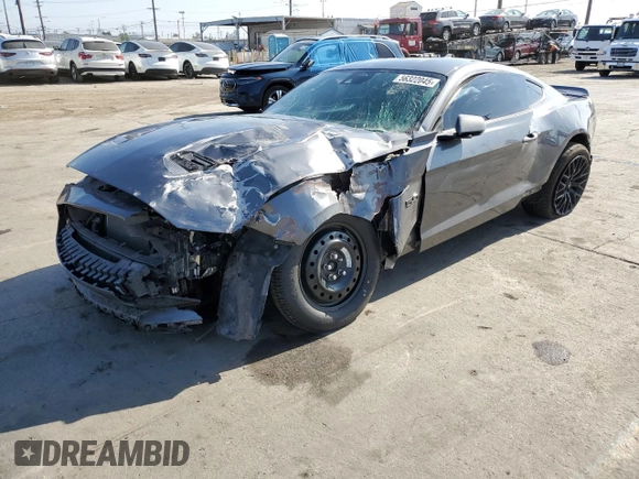 2021 Ford Mustang GT z VIN 1FA6P8CF9M5103856, wystawiony jako Copart lot #56322045 z przebiegiem 27 499 mil mil oraz Szkody całkowita. Historia ofert i sprzedaży dostępna na DreamBid. Obrazek 1.