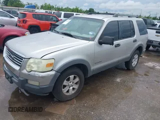 2006 Ford Explorer XLT z VIN 1FMEU63E96UA34987, wystawiony jako IAAI lot #42484509 z przebiegiem 225 228 mil mil oraz . Historia ofert i sprzedaży dostępna na DreamBid. Obrazek 2.