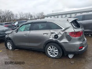 2019 Kia Sorento LX z VIN 5XYPGDA33KG537484, wystawiony jako IAAI lot #41441778 z przebiegiem 99 170 mil mil oraz . Historia ofert i sprzedaży dostępna na DreamBid. Obrazek 14.