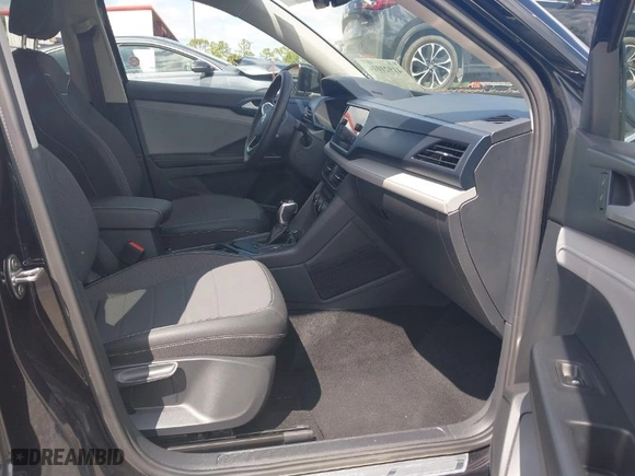 2024 Volkswagen Taos SE with VIN 3VVEX7B27RM124612, listed as a IAAI auction lot 41921014 with 8,880 mi miles. Bid and sale history available at carsss.com. Image 5.