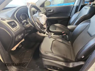 2020 Jeep Compass Latitude z VIN 3C4NJDBB5LT175411, wystawiony jako Copart lot #62606565 z przebiegiem 44 523 mil mil oraz Szkoda całkowita • Salvage title. Historia ofert i sprzedaży dostępna na DreamBid. Obrazek 7.