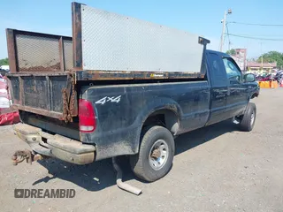 2003 Ford F-250 XL z VIN 3FTNX21L03MB41450, wystawiony jako IAAI lot #42512605 z przebiegiem 219 093 mil mil oraz . Historia ofert i sprzedaży dostępna na DreamBid. Obrazek 4.