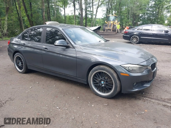 2013 BMW 3 Series 328i xDrive z VIN WBA3B5C55DF590501, wystawiony jako IAAI lot #42743471 z przebiegiem 72 388 mil mil oraz . Historia ofert i sprzedaży dostępna na DreamBid. Obrazek 1.