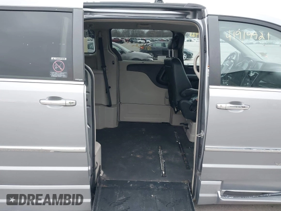 2013 Chrysler Town & Country Touring-L with VIN 2C4RC1CG0DR684329, listed as a IAAI auction lot 41919921 with 101,868 mi miles. Bid and sale history available at carsss.com. Image 8.
