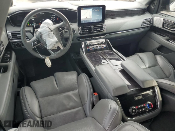 2019 Lincoln Navigator Reserve с VIN 5LMJJ3LT0KEL12472, выставлен на аукционе Copart как лот 45756865 с пробегом 111 994 миль миль и На запчасти • Non repairable. История ставок и продаж доступна на DreamBid. Изображение 8.