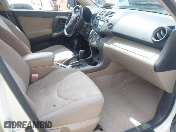2006 Toyota RAV4 Limited with VIN JTMBK31V665006220, listed as a IAAI auction lot 41922963 with 207,389 mi miles. Bid and sale history available at carsss.com. Image 5.