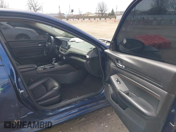 2019 Nissan Altima SR with VIN 1N4BL4CV8KC242508, listed as a IAAI auction lot 41704650 with 121,362 mi miles and . Bid and sale history available at carsss.com. Image 5.