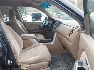 2004 Honda Pilot EX with VIN 2HKYF18414H595383, listed as a IAAI auction lot 41658945 with 131,622 mi miles. Bid and sale history available at carsss.com. Image 5.