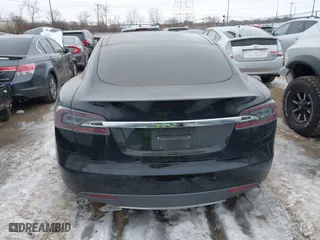 2015 Tesla Model S 85D with VIN 5YJSA1E25FF107819, listed as a IAAI auction lot 41333556 with 141,066 mi miles. Bid and sale history available at carsss.com. Image 16.