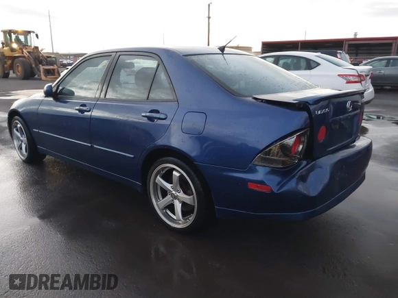 2002 Lexus IS with VIN JTHBD192820047561, listed as a IAAI auction lot 41721514 with 98,335 mi miles. Bid and sale history available at carsss.com. Image 3.