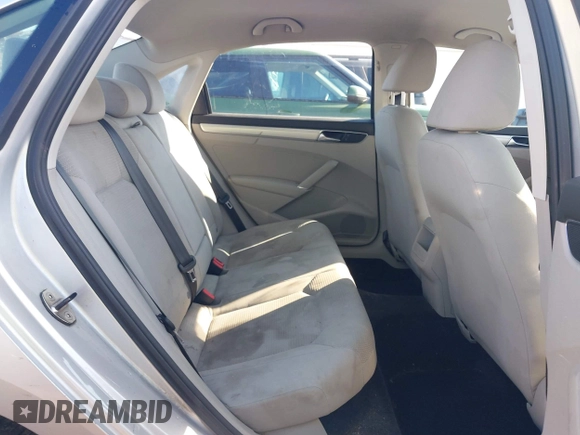 2017 Volkswagen Passat S z VIN 1VWAT7A30HC009964, wystawiony jako IAAI lot #42181146 z przebiegiem 118 855 mil mil oraz . Historia ofert i sprzedaży dostępna na DreamBid. Obrazek 8.