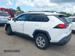 2021 Toyota RAV4 LE z VIN 2T3H1RFV8MW182801, wystawiony jako IAAI lot #42519435 z przebiegiem 44 932 mil mil oraz . Historia ofert i sprzedaży dostępna na DreamBid. Obrazek 3.