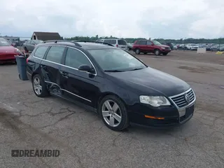 2008 Volkswagen Passat Komfort z VIN WVWLK73C48E062635, wystawiony jako IAAI lot #42514871 z przebiegiem 190 555 mil mil oraz . Historia ofert i sprzedaży dostępna na DreamBid. Obrazek 1.