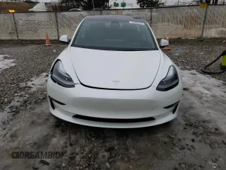 2022 Tesla Model 3 z VIN 5YJ3E1EAXNF118748, wystawiony jako Copart lot #43690075 z przebiegiem 52 494 mil mil oraz Szkoda całkowita • Salvage title. Historia ofert i sprzedaży dostępna na DreamBid. Obrazek 5.