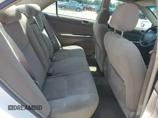 2005 Toyota Camry STD z VIN 4T1BE32K45U024498, wystawiony jako Copart lot #57498975 z przebiegiem 212 549 mil mil oraz Szkoda całkowita • Salvage title. Historia ofert i sprzedaży dostępna na DreamBid. Obrazek 10.