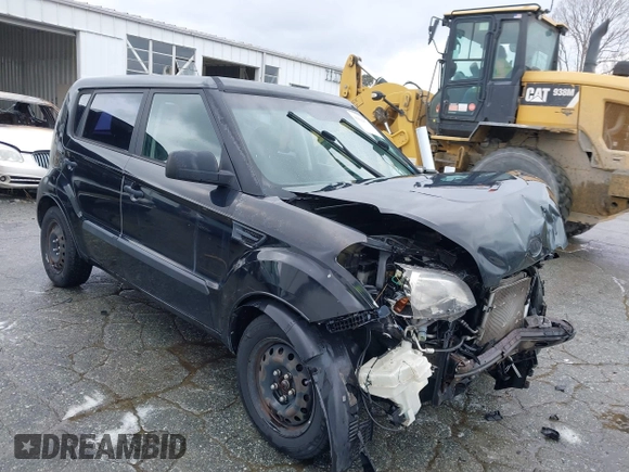 2011 Kia Soul with VIN KNDJT2A12B7303712, listed as a IAAI auction lot 41629793 with 127,167 mi miles. Bid and sale history available at carsss.com. Image 1.