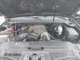 2008 Chevrolet Suburban LTZ z VIN 3GNFK16Y28G186226, wystawiony jako IAAI lot #42460005 z przebiegiem 218 041 mil mil oraz . Historia ofert i sprzedaży dostępna na DreamBid. Obrazek 10.