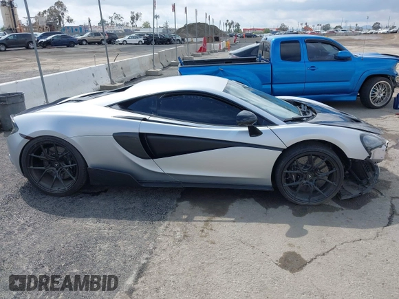 2019 McLaren 570S z VIN SBM13DAA2KW006285, wystawiony jako IAAI lot #41774081 z przebiegiem 24 032 mil mil oraz . Historia ofert i sprzedaży dostępna na DreamBid. Obrazek 13.