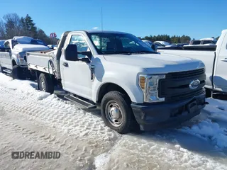 2018 Ford F-250 XL z VIN 1FDBF2A66JEC26887, wystawiony jako IAAI lot #41540717 z przebiegiem 56 453 mil mil oraz . Historia ofert i sprzedaży dostępna na DreamBid. Obrazek 1.
