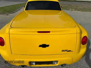 2004 Chevrolet SSR LS z VIN 1GCES14P24B106425, wystawiony jako Copart lot #59043765 z przebiegiem 87 661 mil mil oraz Tytuł czysty. Historia ofert i sprzedaży dostępna na DreamBid. Obrazek 13.